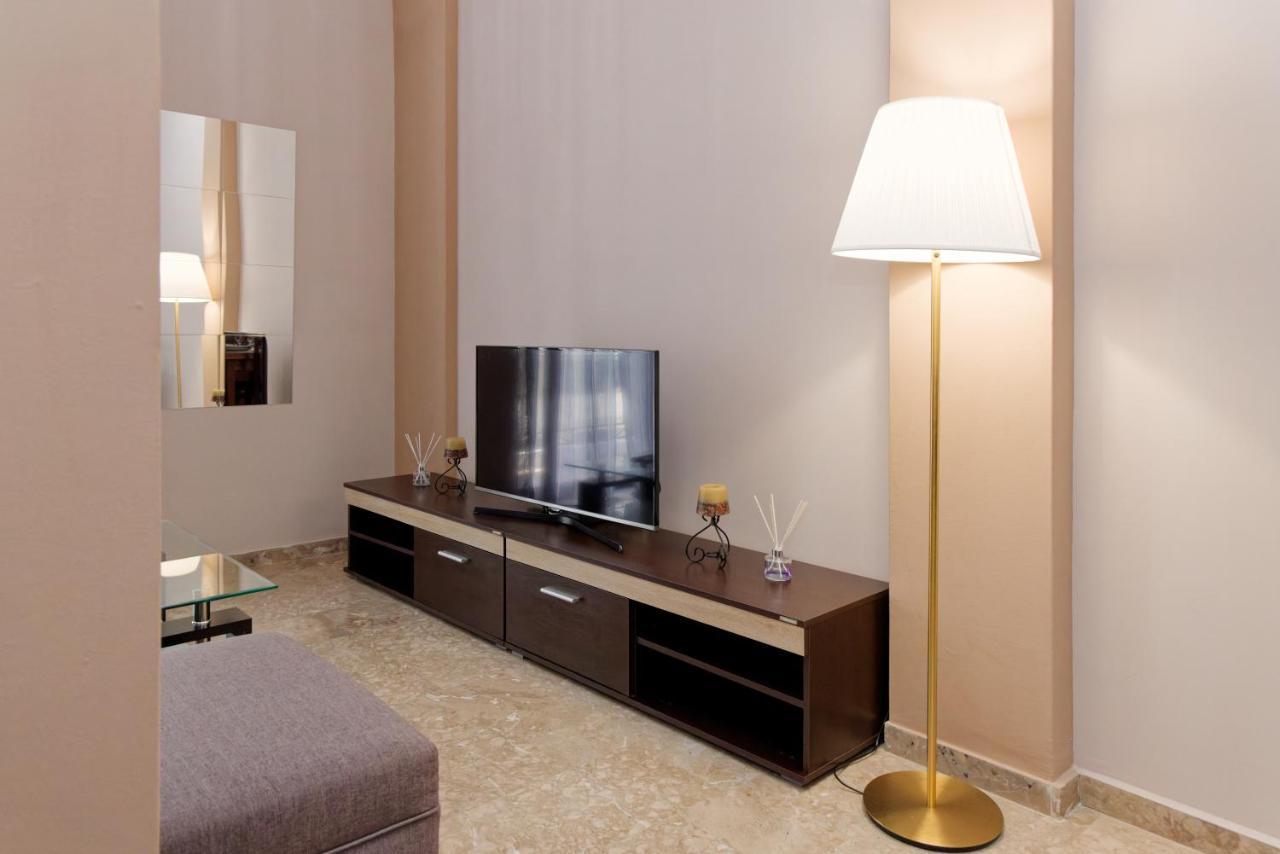Serenity Apartment Kalamata Bagian luar foto